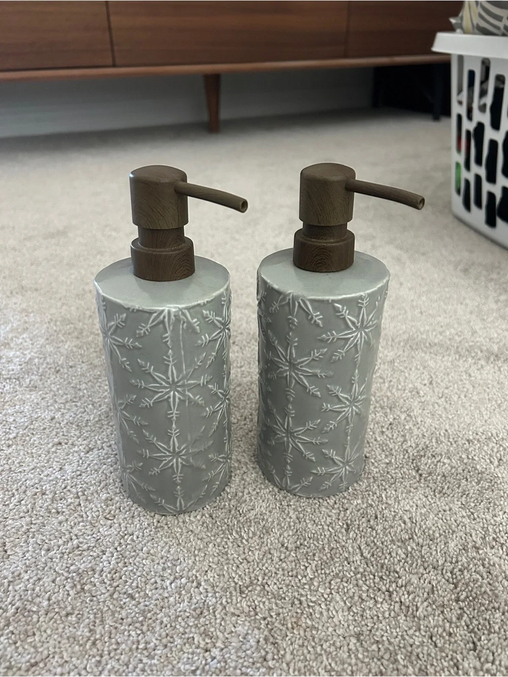 Wood-Top Embossed Ceramic Soap Dispenser - Gray